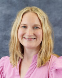 Shelli DuRousseau headshot.